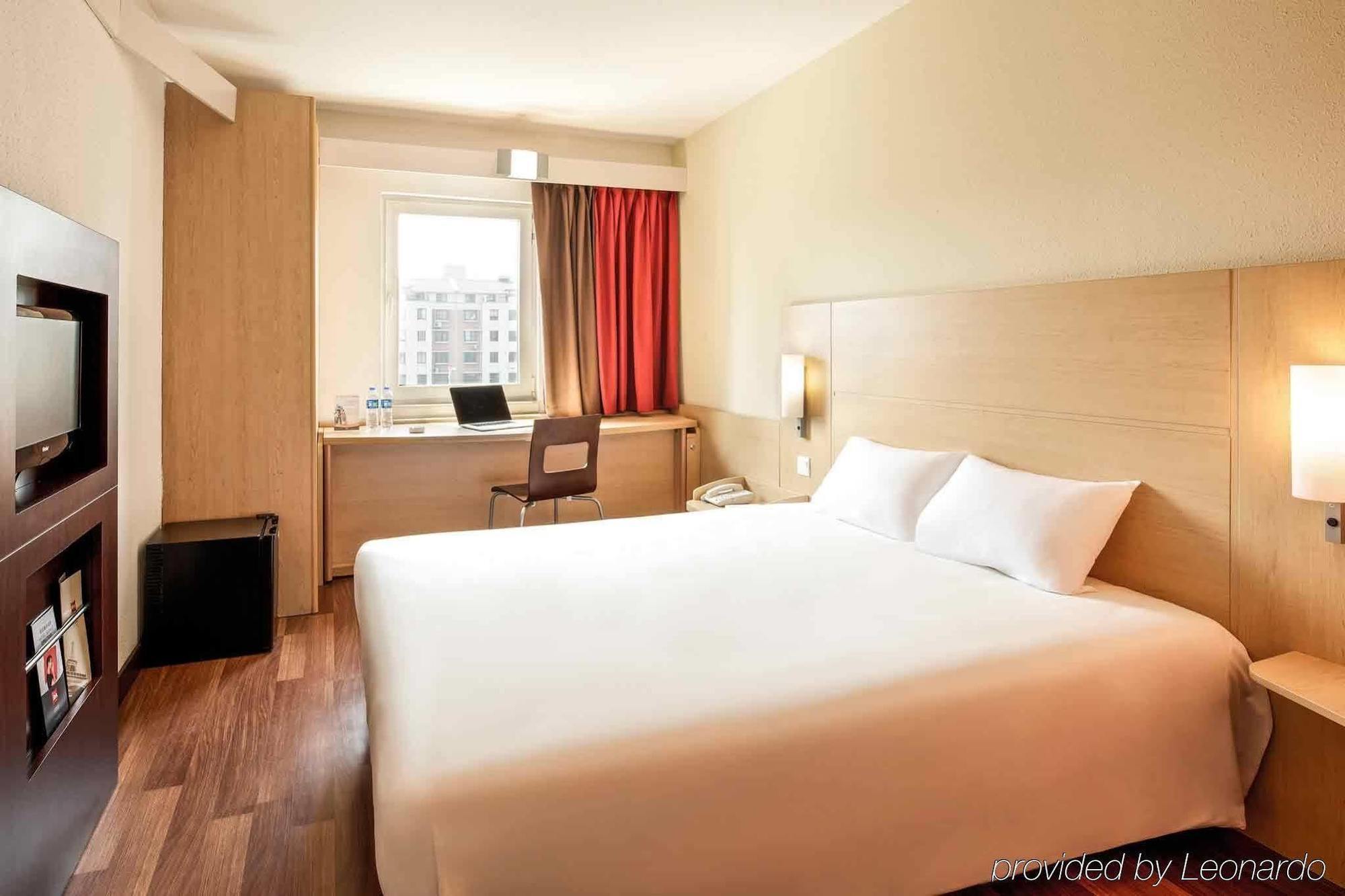 Ibis Wuxi Hi Tech Hotel Exterior photo